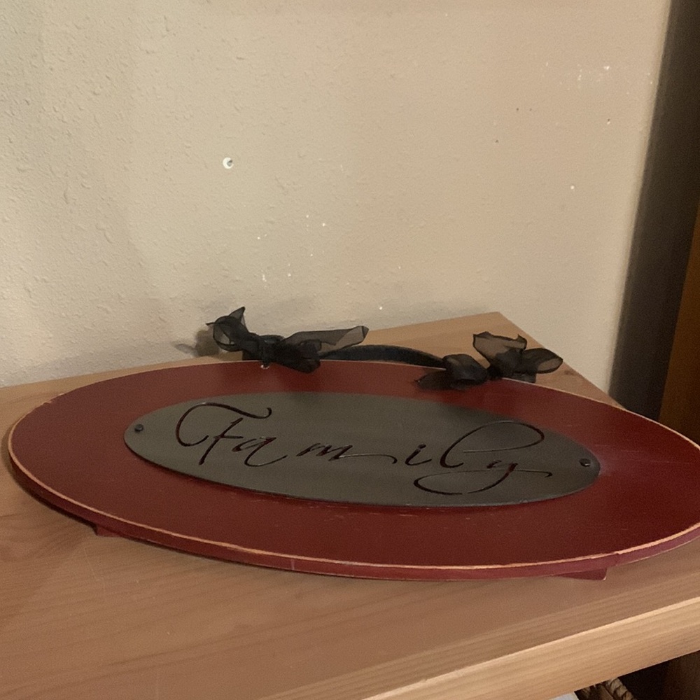 “FAMILY” Sign - Picture 4 of 5
